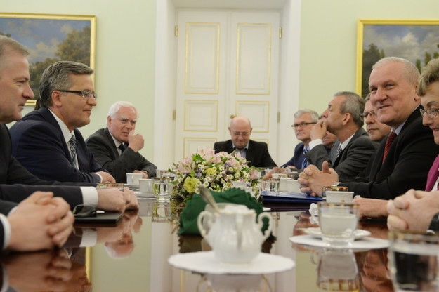 Prezydent spotkał się z przedstawicielami OPZZ i ZNP /Jacek Turczyk /PAP