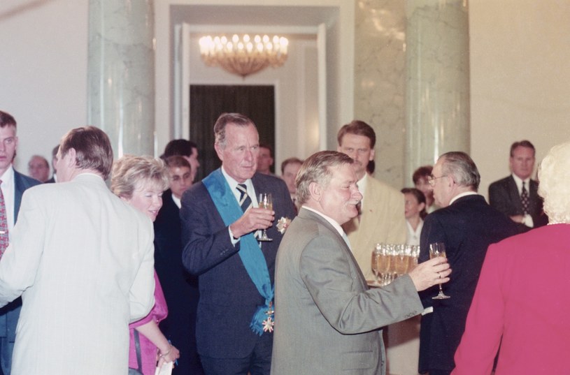 Prezydent Stanów Zjednoczonych George H. W. Bush i prezydent Polski Lech Wałęsa na zdjęciu z 1995 roku /Wojtek Laski /East News