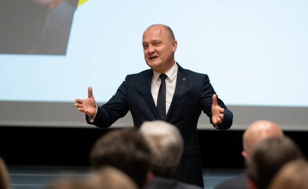 ​Prezydent Szczecina zarabia w urzędzie ponad 192 tys. złotych 