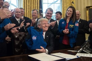 Prezydent Trump podpisał budżet NASA. Amerykanie polecą na Marsa