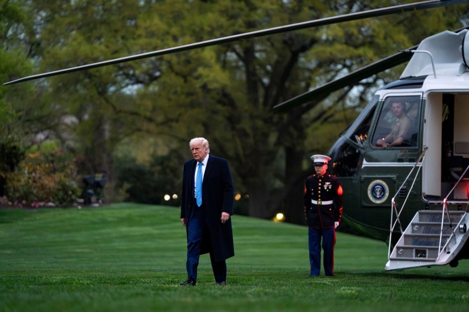 Prezydent Trump wracający z Florydy do Białego Domu. 06.04.2025 r. /BONNIE CASH / POOL /PAP/EPA