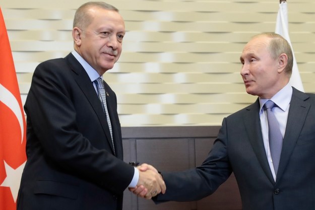 Prezydent Turcji Recep Tayyip Erdogan i prezydent Rosji Władimir Putin w Soczi /SERGEI CHIRIKOV/POOL /PAP/EPA
