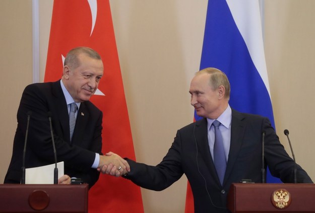 Prezydent Turcji Recep Tayyip Erdogan i prezydent Rosji Władimir Putin na wspólnej konferencji prasowej /SERGEI CHIRIKOV/POOL /PAP/EPA