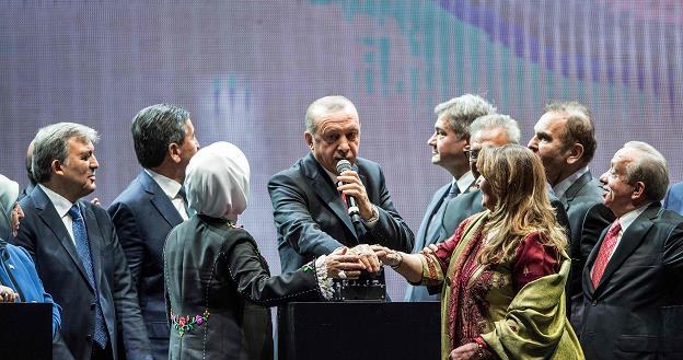 Prezydent Turcji Recep Tayyip Erdogan (w środku) podczas otwarcia nowego lotniska /fot. Bulent Kilic /AFP