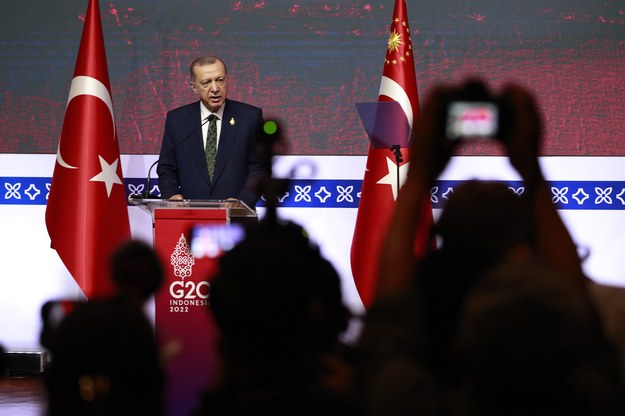 Prezydent Turcji w trakcie konferencji prasowej /HOW HWEE YOUNG /PAP/EPA