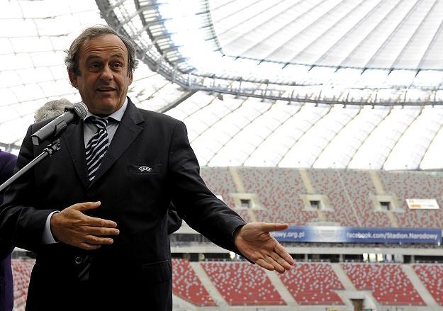 Prezydent UEFA Michel Platini na Stadionie Narodowym, na którym pracować będą też wolontariusze. /AFP