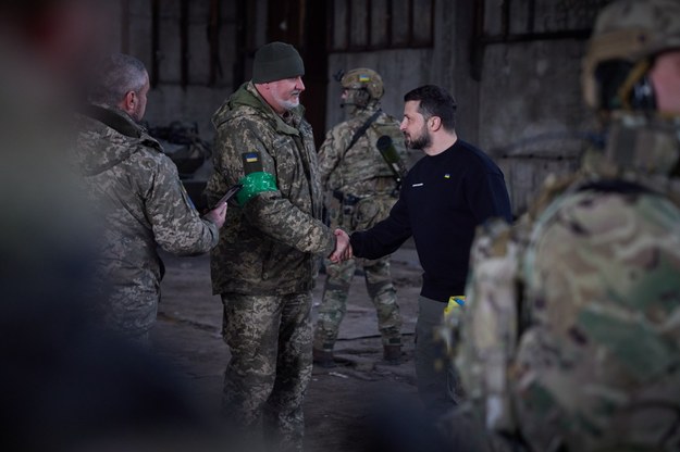 Prezydent Ukrainy Wołodymyr Zełenski odwiedził żołnierzy w pobliżu Bachmutu /PRESIDENT OF UKRAINE  /