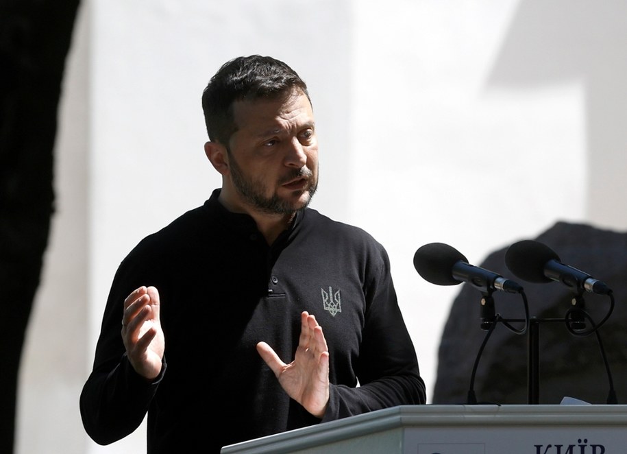 Prezydent Ukrainy Wołodymyr Zełenski w trakcie wspólnej konferencji z prezydent Słowenii Nataszą Pirc Musar w Kijowie. /PAP/EPA/SERGEY DOLZHENKO /PAP
