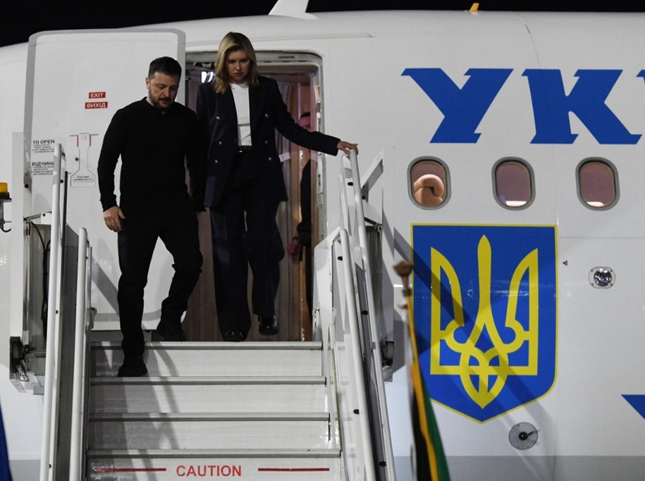 Prezydent Ukrainy Wołodymyr Zełenski z żoną Ołeną po wylądowaniu na lotnisku w Pretorii, stolicy RPA /JACQUILINE PRINSLOO/GCIS