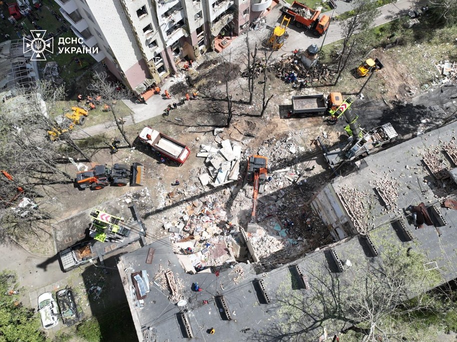 Prezydent Ukrainy zaapelował do międzynarodowych sojuszników o zwiększenie wsparcia, szczególnie w zakresie obrony powietrznej /ДСНС України /