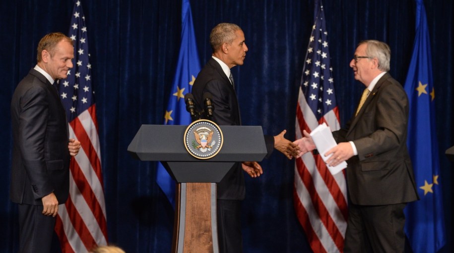 Prezydent USA Barack Obama, przewodniczący Rady Europejskiej Donald Tusk oraz szef Komisji Europejskiej Jean-Claude Juncker podczas konferencji prasowej po spotkaniu /Jakub Kaminski /PAP