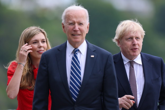 Prezydent USA Biden razem z premierem Anglii Johnsonem i jego żoną /HOLLIE ADAMS / POOL /PAP/EPA