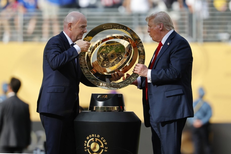 Prezydent USA Donald Trump i szef FIFA Gianni Infantino /CJ GUNTHER /PAP/EPA