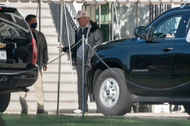 Prezydent USA Donald Trump przed opuszczeniem Białego Domu /CHRIS KLEPONIS / POOL /PAP/EPA