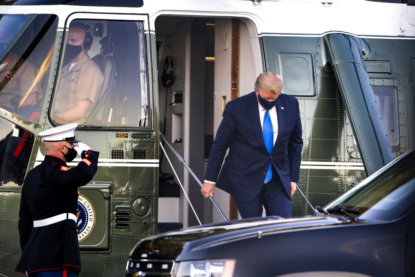 Prezydent USA Donald Trump w drodze do szpitala /JIM LO SCALZO /PAP/EPA