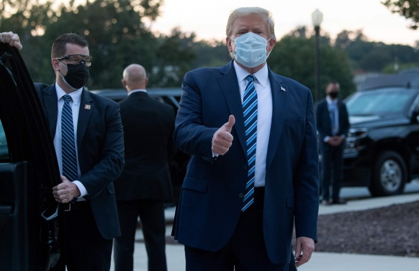 Prezydent USA Donald Trump wyszedł ze szpitala /AFP