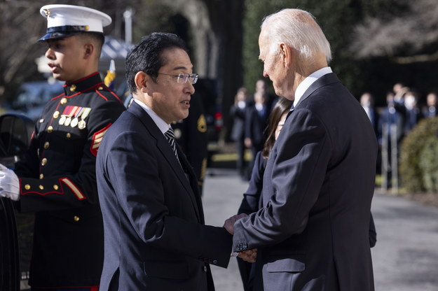 Prezydent USA Joe Biden z premierem Japonii Fumio Kishidą /JIM LO SCALZO /PAP/EPA