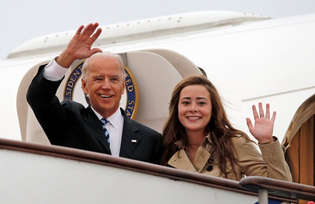 Prezydent USA Joe Biden z wnuczką Naomi /	Ng Han Guan / POOL /PAP/EPA
