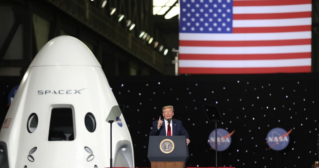 Prezydent USA twierdzi, że to początek amerykańskiej dominacji w kosmosie /AFP