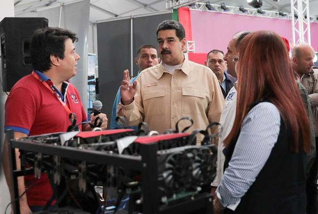 Prezydent Wenezueli Nicolas Maduro chce złamać sankcje emitując kryptowalutę PETRO /AFP