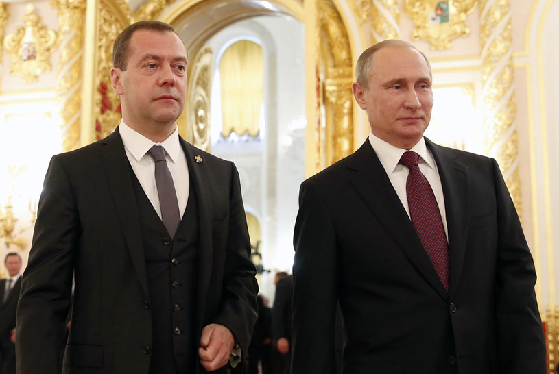 Prezydent Władimir Putin i premier Dmitrij Miedwiediew /MIKHAIL KLIMENTYEV / SPUTNIK/ KREMLIN POOL /AFP