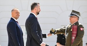 Prezydent wręczył nominacje generalskie. "Poruszający i symboliczny moment"
