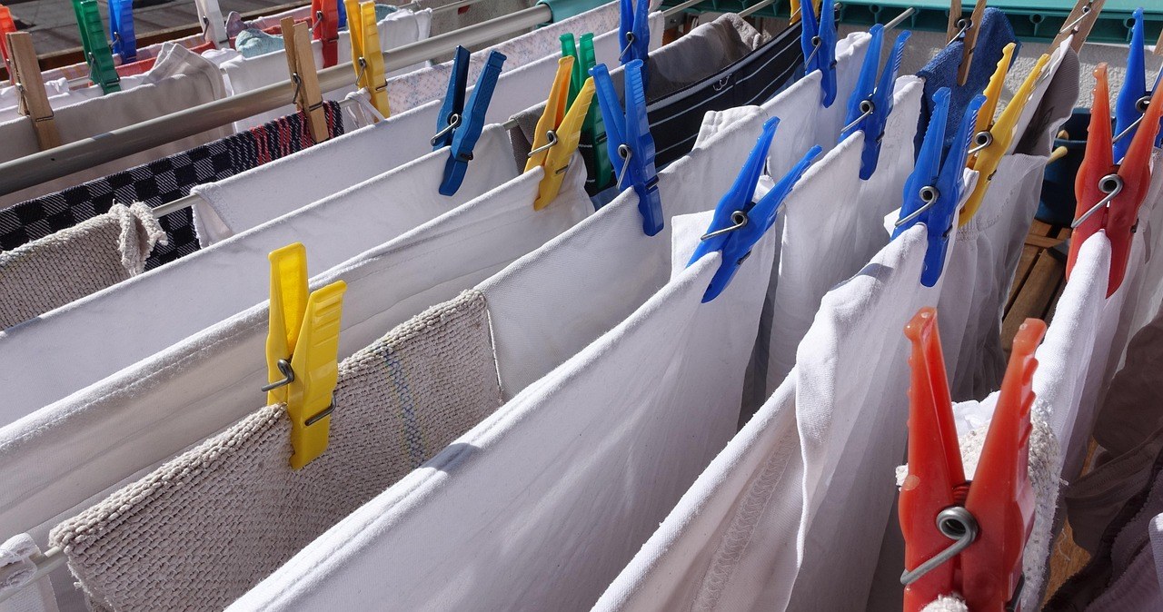 При пранні не змішуйте білі речі з пастельними /pixabay.com