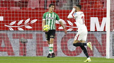 Primera Division. Seviila FC - Betis Sewilla 1-0 w 27. kolejce