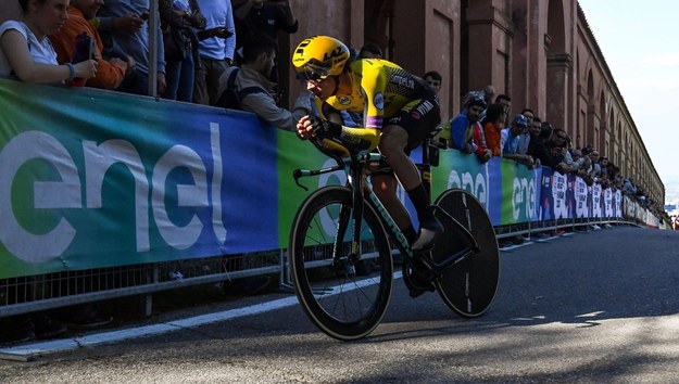 Primoz Roglic na trasie pierwszego etapu Giro d'Italia /	ALESSANDRO DI MEO /PAP/EPA