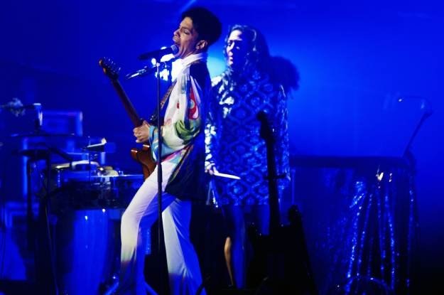Prince podczas koncertu w Danii - według niego, internet skończony /AFP