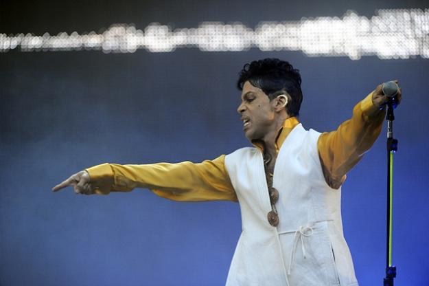 Prince podczas koncertu w Paryżu. Niestety w Polsce artysta nie pozwolił się fotografować /AFP