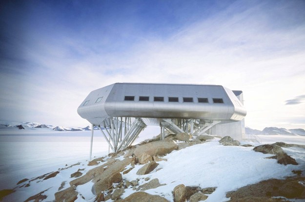Princess Elisabeth Polar Station na Antarktydzie /	R. ROBERT/INTERNATIONAL POLAR FOUNDATION /PAP/BELGA