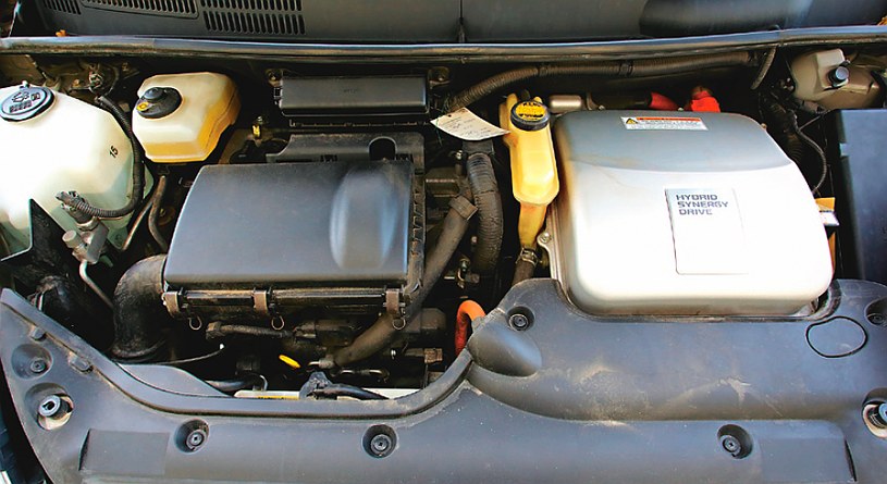 Prius to hybryda typu równoległego – silnik spalinowy i elektryczny mogą działać rozdzielnie i niezależnie. /Motor