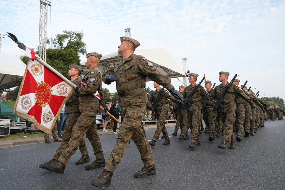 Próba defilady wojskowej w ramach przygotowań do obchodów Święta Wojska Polskiego /Paweł Supernak /PAP