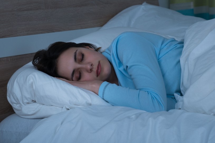 Próba nadrobienia snu w weekend może sytuację jeszcze pogorszyć /123RF/PICSEL