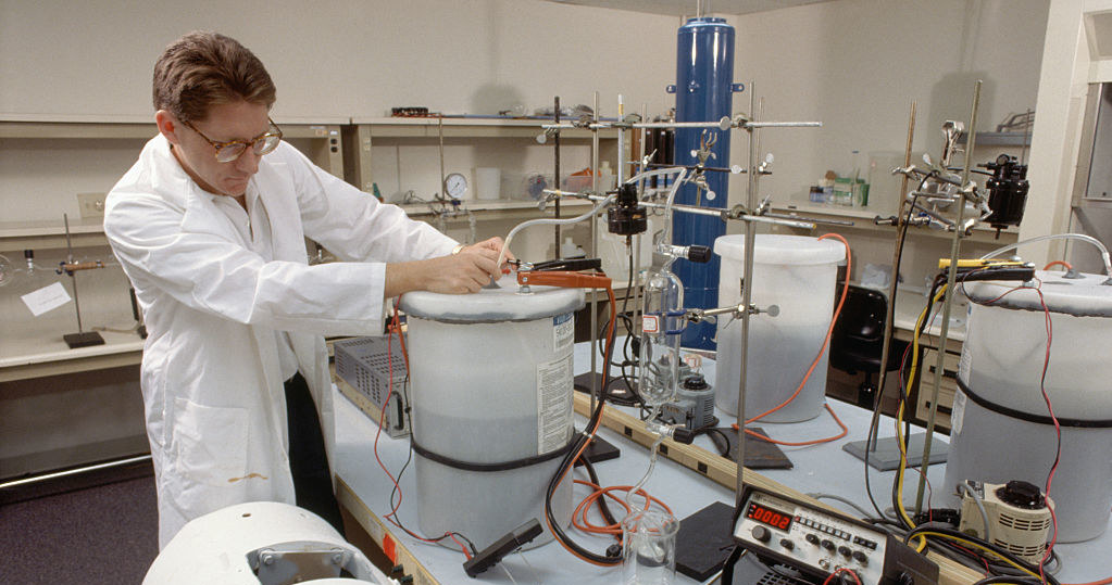Próba odtworzenia eksperymentu Fleischmanna (na zdjęciu) i Ponsa nigdy się nie powiodła. Zimna fuzja okazała się mrzonką - lub mistyfikacją / Leif Skoogfors/Corbis via Getty Images) /Getty Images