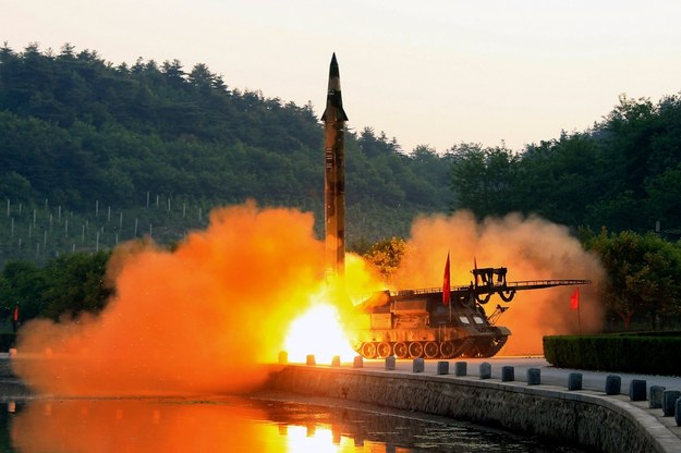 Próba z nowego typu rakietami ziemia-woda została przeprowadzona przez Koreę Północną wczoraj /KCNA /PAP/EPA