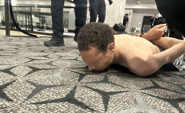 "Próba zabicia prezydenta Trumpa". Zarzuty dla sprawcy strzelaniny