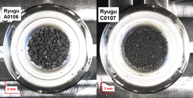Próbki A0106 i C0107 zebrane z planetoidy Ryugu, podczas pierwszej i drugiej próby / Yasuhiro Oba, et al. Nature Communications. March 21, 2023 /Materiały prasowe