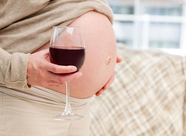Problem spożywania alkoholu w czasie ciąży nie dotyczy tylko kobiet nisko sytuowanych ekonomicznie /&copy; Panthermedia