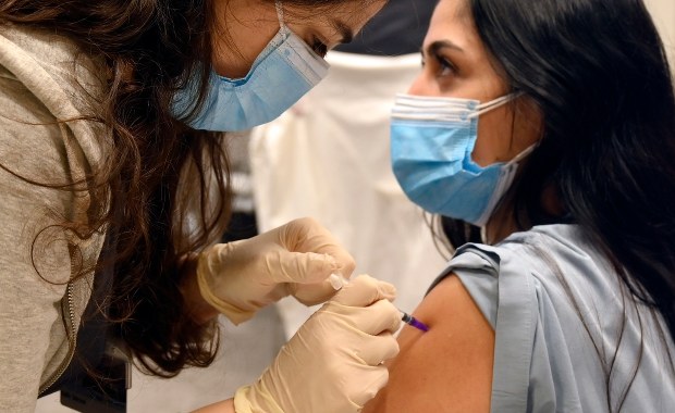 Problem z drugą dawką szczepień przeciwko Covid-19. Przewidywane są opóźnienia