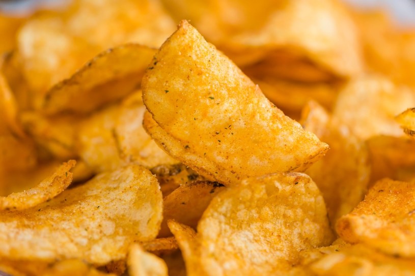 Problem z uzależnieniem od chipsów jest wbrew pozorom bardzo rozpowszechniony /123RF/PICSEL