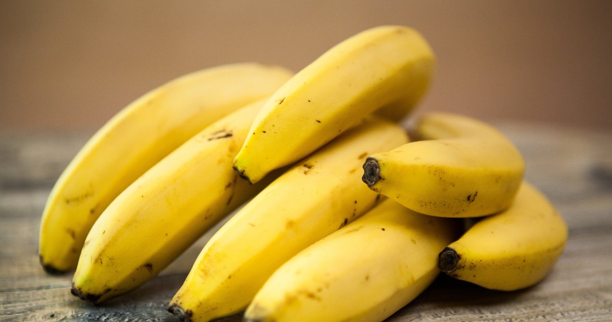 Problemem wcale nie są kalorie. Banan to zdrowa przekąska, ale nie dla każdego /fot. Canva /