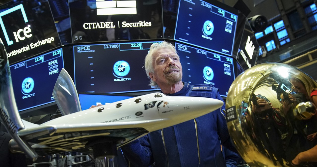 Problemy firmy Virgin Orbit Richarda Bransona zaczęły się po nieudanej próbie wysłania satelity na orbitę /Drew Angerer / GETTY IMAGES NORTH AMERICA /AFP