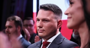 Problemy Mentzena na lotnisku w Londynie. "Zmarnowali mi dzień"