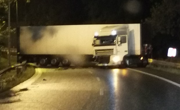 Problemy na A4 na wysokości Balic. Trasę blokował tir 