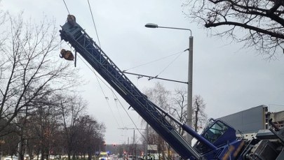 Problemy na al. Niepodległości w Sopocie. Przechylił się dźwig 