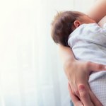 Problemy przy karmieniu piersią – ulewanie niemowląt