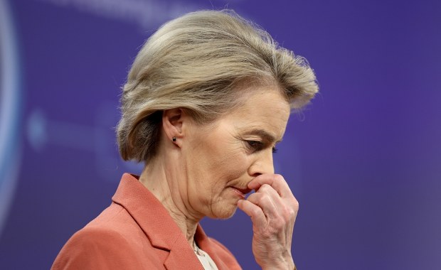 ​Problemy samolotu z Ursulą von der Leyen. "Jawna ingerencja Rosji"