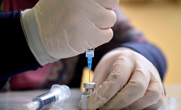 Problemy z dystrybucją szczepionki mogą występować jeszcze przez miesiąc